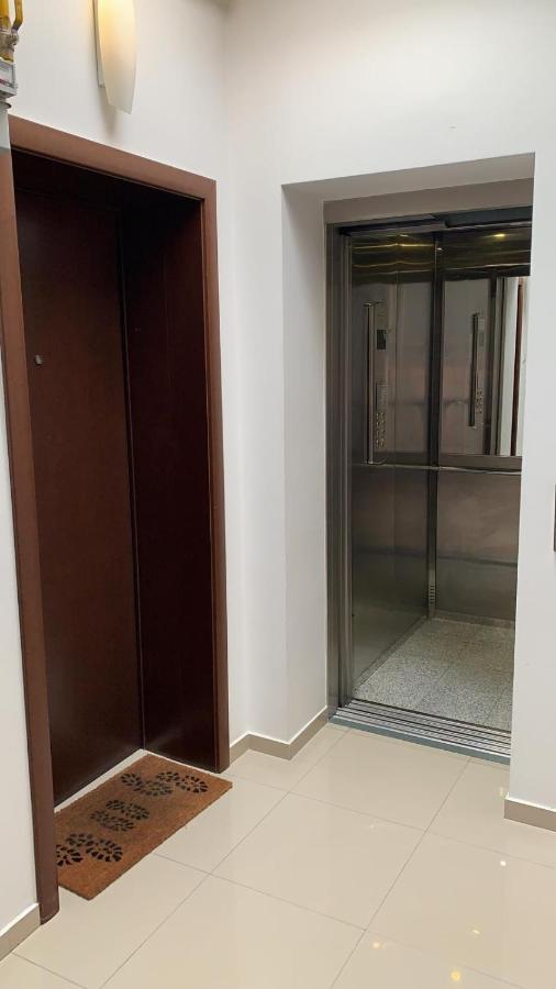 Centru Unirii Luxury Vip Apartament 2 Camere 98 Mp ! Parcare Subterana Privata Incalzita Iarna Si Climatizata Vara Doar Cu Rezervare In Limita Locurilor Disponibile ! Proprietate In Regim Hoteliep - Nu Are Bucatarie ! بوخارست المظهر الخارجي الصورة